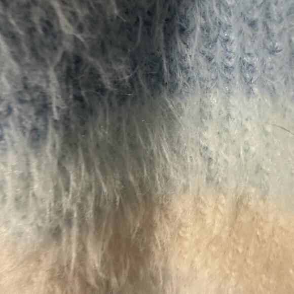 VINTAGE ARIZONA JEAN CO FUZZY PULLOVER SWEATER - Picture 4 of 4